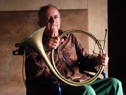 http://www.juliesteyer.com/files/gimgs/th-12_pilou © Julie Steyer.jpg